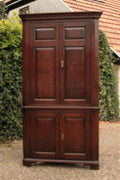 Antieke Hoekkast