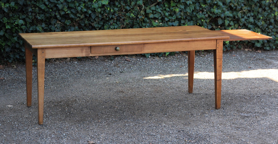 Antieke Tafel met een uitschuifblad
