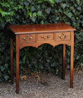 Antiek Engelse 18e -eeuwse Lowboy